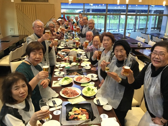 見学を終え隣接のレストランで乾杯！